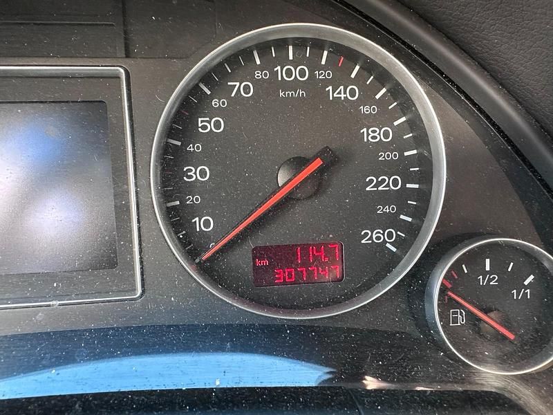 Gebraucht Audi A4 130 PS (95 kW) 2002 Schwarz Kombi