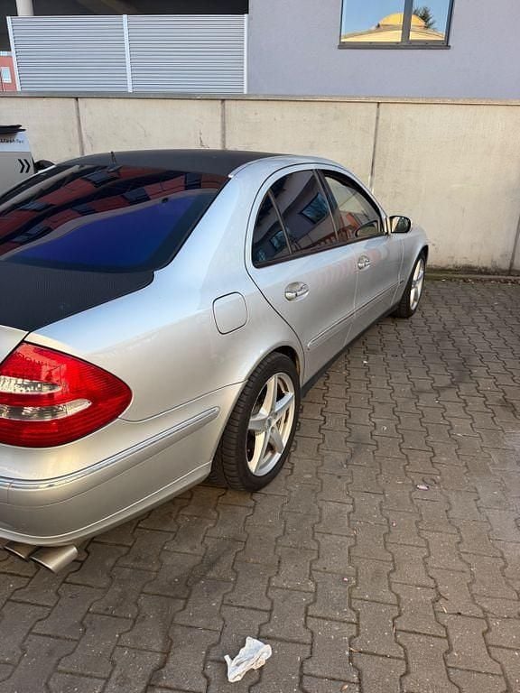 Gebraucht Mercedes E500 306 PS (225 kW) 2002 Silber Limousine