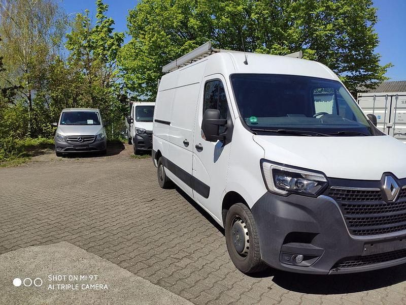 Second-hand Renault Master 135 CP (99 kW) 2020 Alb Monovolum
