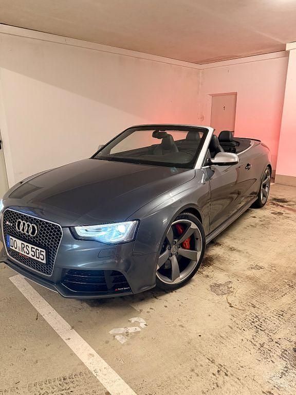 Grau Gebraucht 2014 Audi RS5 Ambiente Cabrio | 51.200 € (Etwas zu teuer) - Bild 1/4