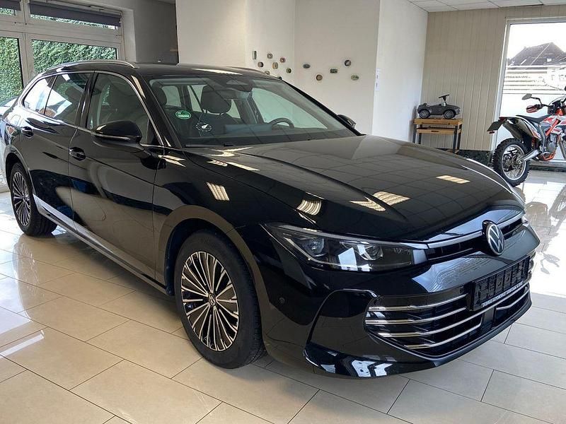 Schwarz Gebraucht 2024 VW Passat Limousine | 37.900 € (Superpreis) - Bild 1/4