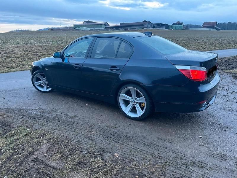 Gebraucht BMW 525 192 PS (141 kW) 2004 Blau Limousine