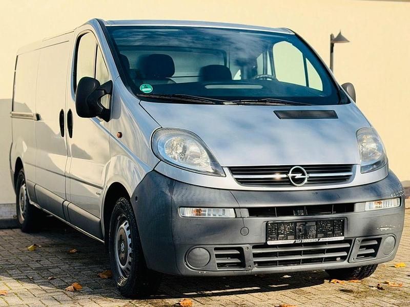 Silber Gebraucht 2006 Opel Vivaro Van | 4.999 € (Fairer Preis) - Bild 1/4