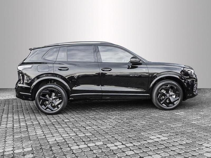 Neu VW Tiguan R-line 193 PS (141 kW) 2025 Grenadillschwarz metallic SUV