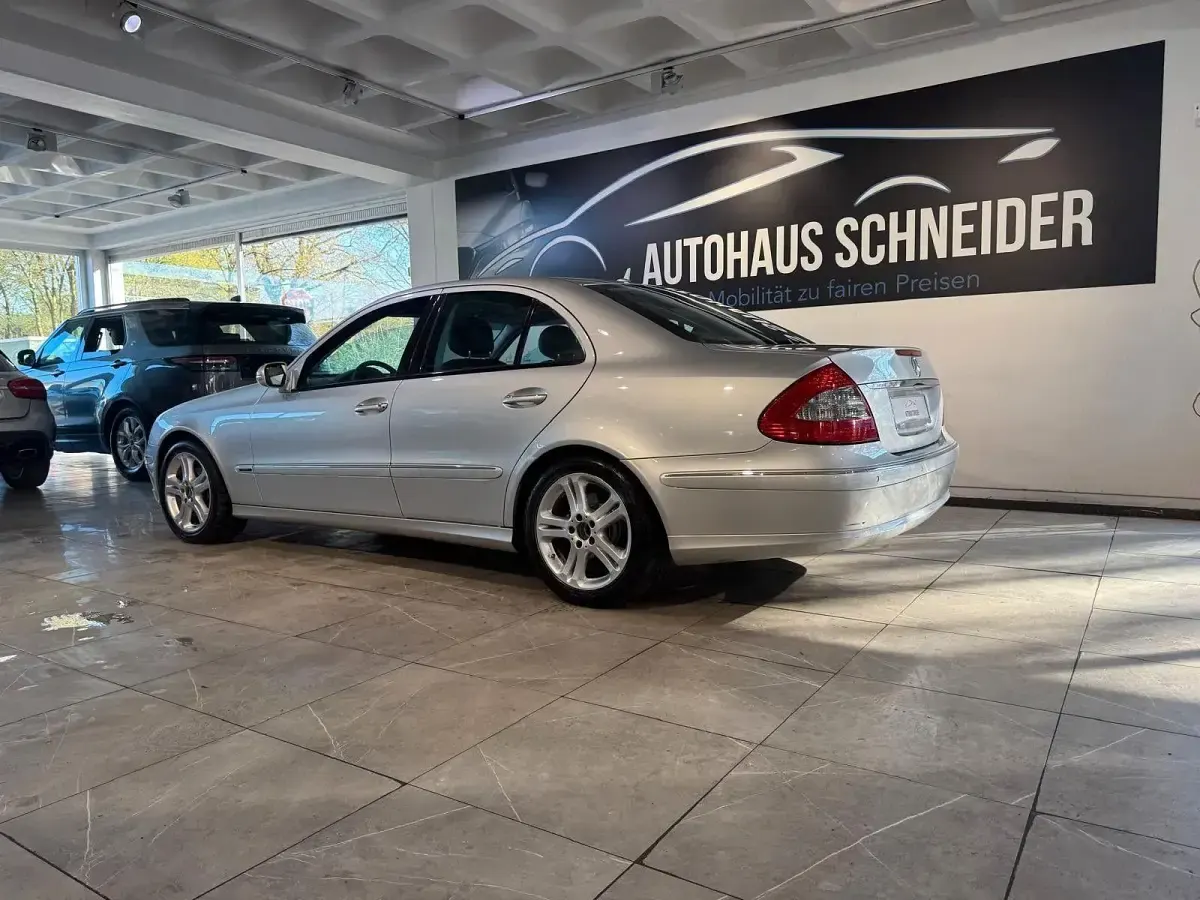 Używany Mercedes E280 190 KM (139 kW) 2006 Srebrny Sedan/Limuzyna