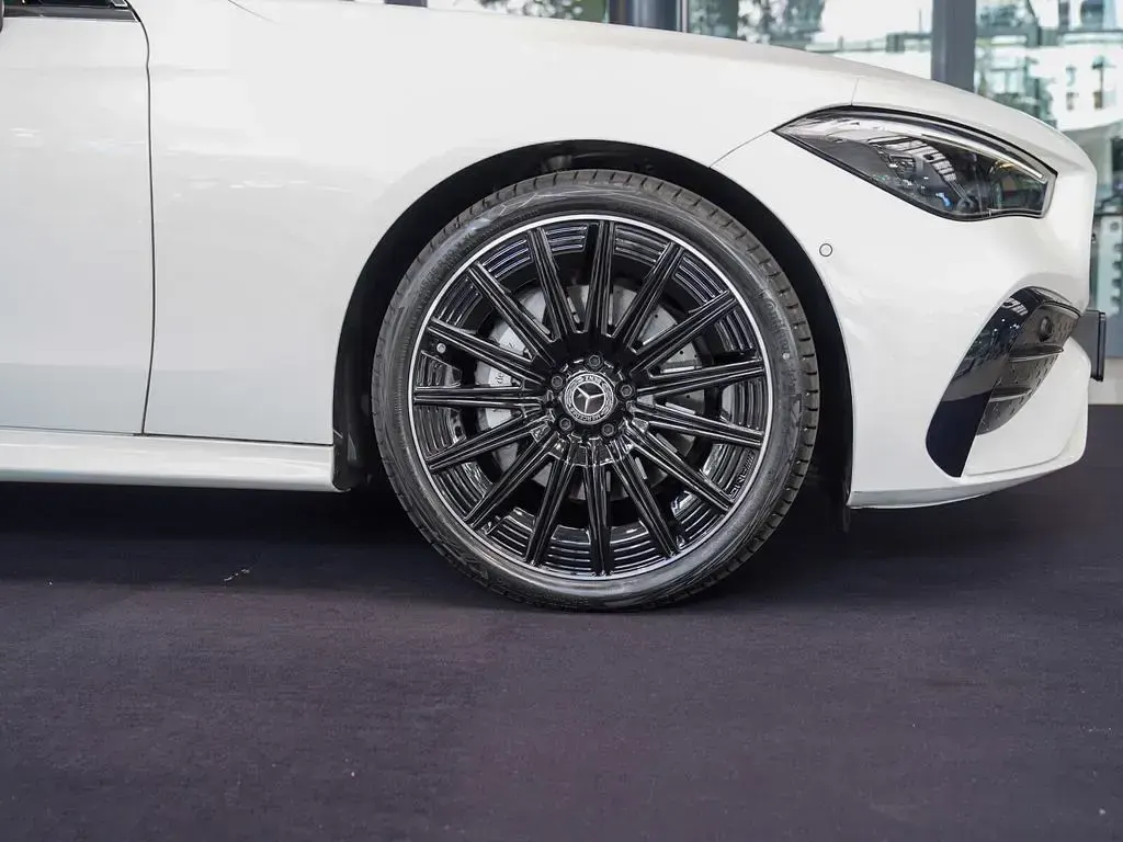 Gebraucht Mercedes CLE180 AMG line 170 PS (125 kW) 2025 Polarweiß Cabrio