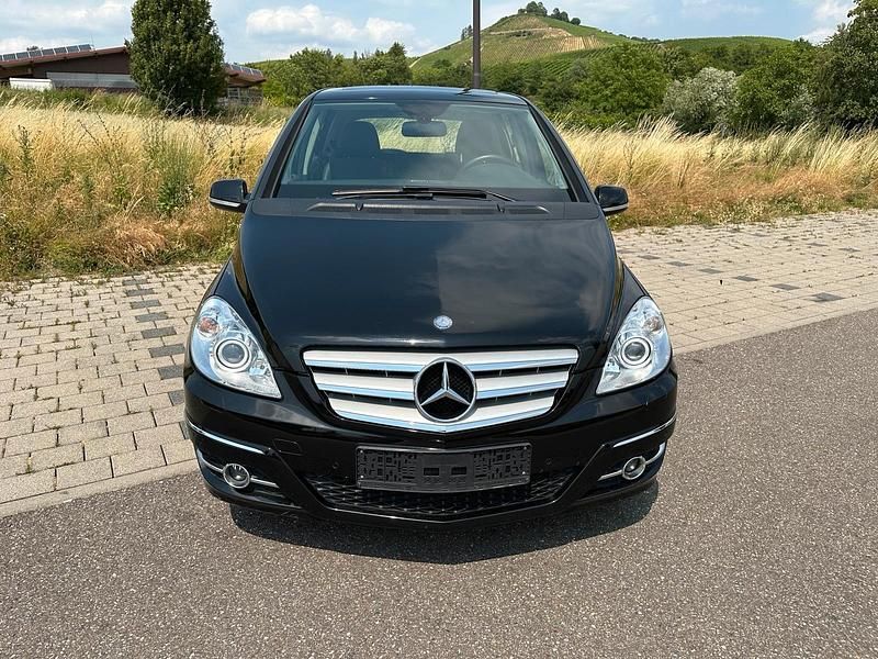 Schwarz Gebraucht 2009 Mercedes 200 Avantgarde Limousine | 6.500 € (Fairer Preis) - Bild 1/4