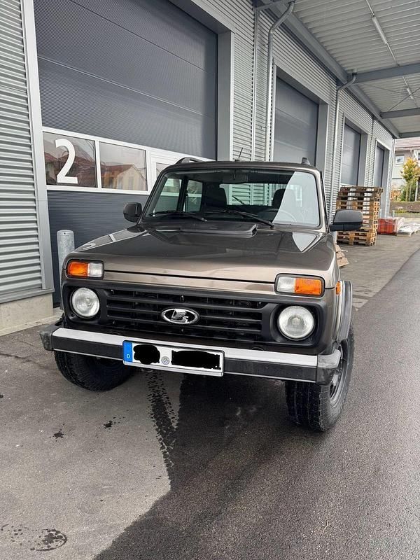 Gebraucht Lada niva 83 PS (61 kW) 2022 Bronze SUV