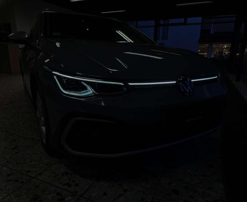 Gebraucht VW Golf Alltrack 200 PS (147 kW) 2021 Mondsteingrau Kombi