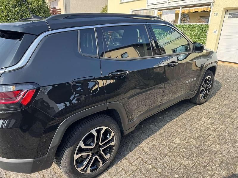 Gebraucht Jeep Compass Altitude 129 PS (94 kW) 2024 Schwarz SUV
