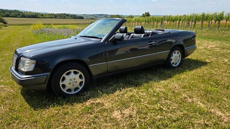 Schwarz Gebraucht 1995 Mercedes E320 Cabrio | 19.999 € - Bild 1/4
