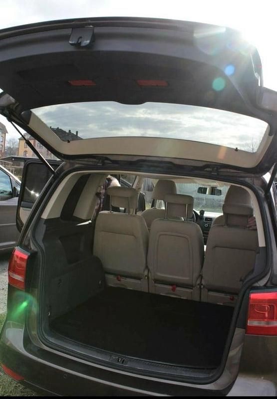 Gebraucht VW Touran 105 PS (77 kW) 2011 Braun Van / Kleinbus