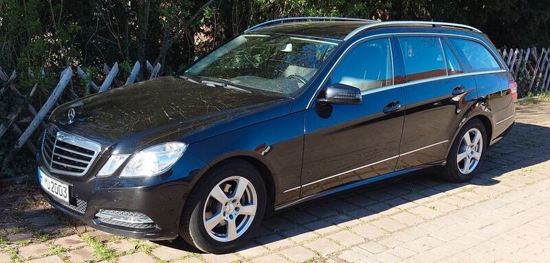 Schwarz Gebraucht 2012 Mercedes E200 Avantgarde Kombi | 12.000 € (Fairer Preis) - Bild 1/4
