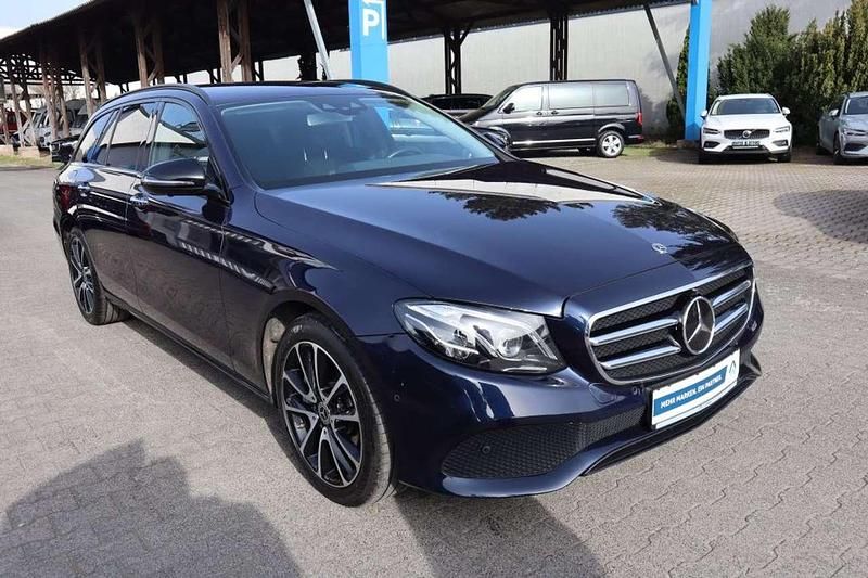 Gebraucht Mercedes E350 Avantgarde 258 PS (189 kW) 2017 Cavansitblau  metallic paint Kombi