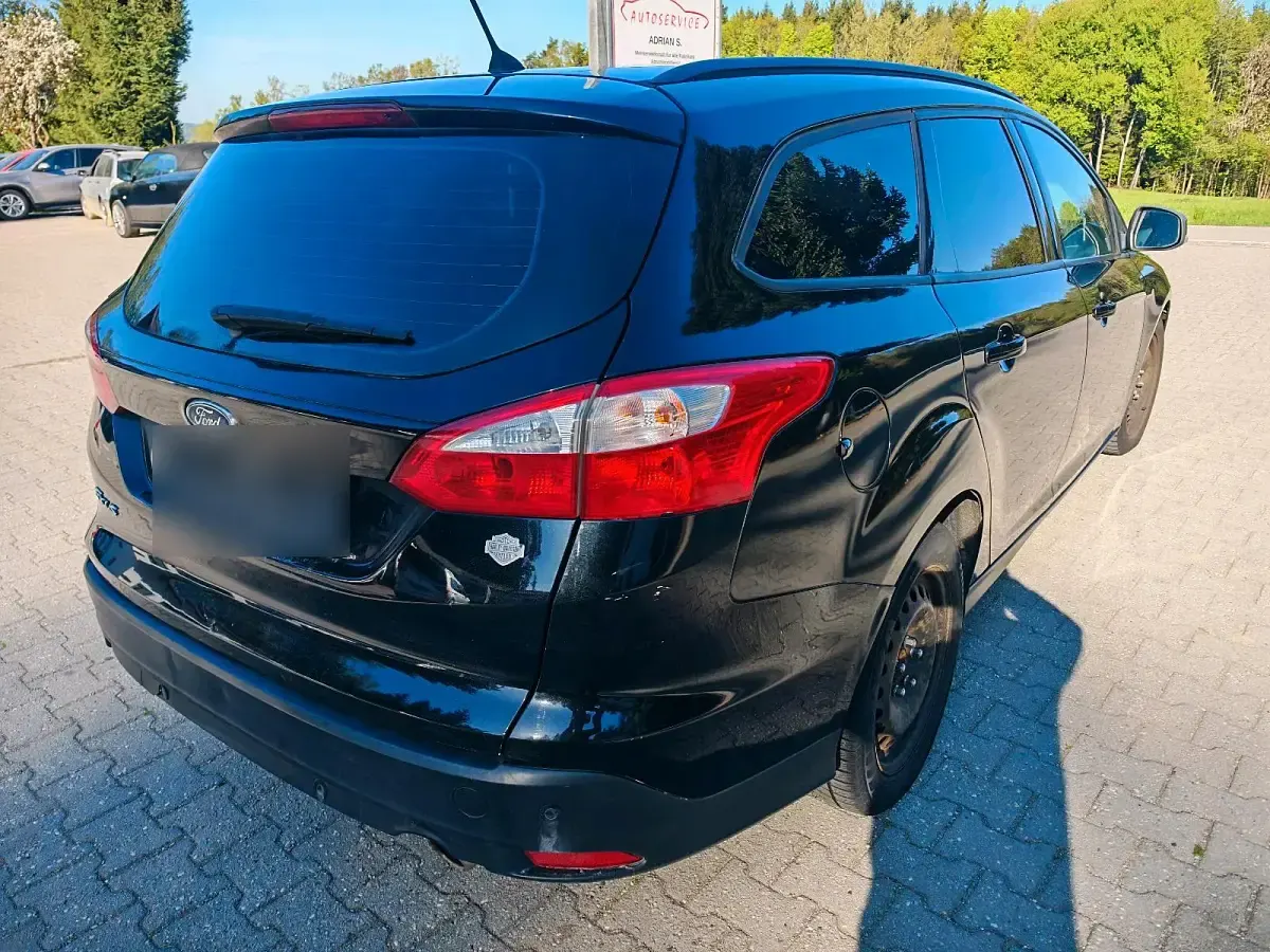 Gebraucht Ford Focus 115 PS (84 kW) 2014 Schwarz Kombi