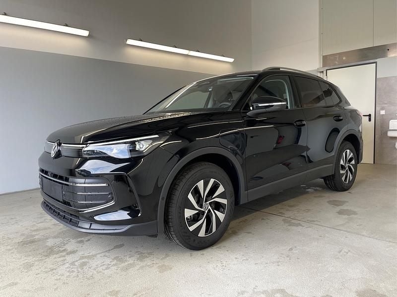 [0e0e] grenadillschwarz metallic Neu 2025 VW Tiguan Life SUV | 49.990 € (Superpreis) - Bild 1/4