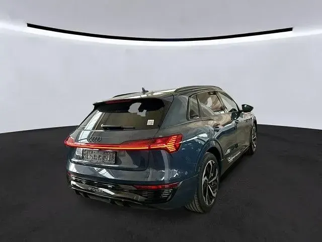 Gebraucht Audi Q8 e-tron S-Line 300 kW (408 PS) 2024 Plasmablau metallic SUV