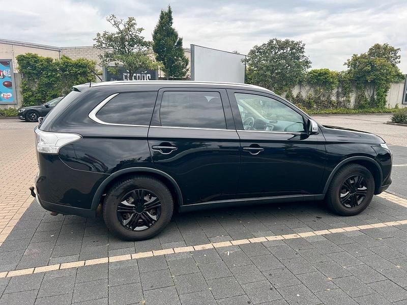 Schwarz Gebraucht 2015 Mitsubishi Outlander SUV | 8.000 € - Bild 1/4
