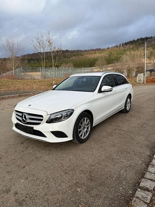 Gebraucht Mercedes C220 194 PS (142 kW) 2019 Weiß Kombi