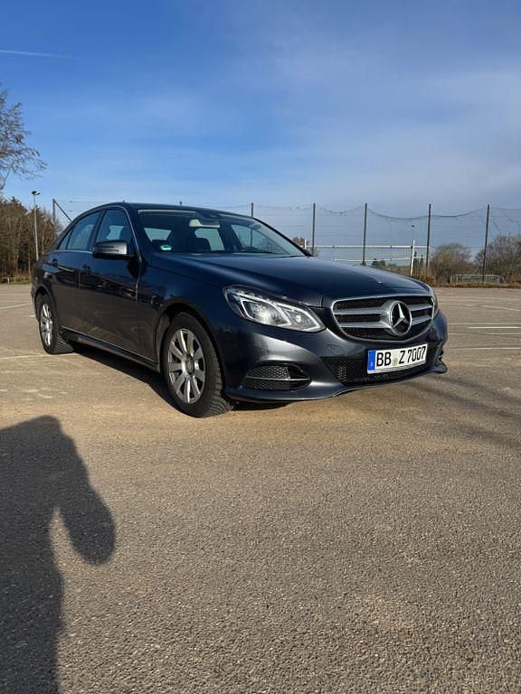 Gebraucht Mercedes E220 Avantgarde 170 PS (125 kW) 2015 Silber Limousine