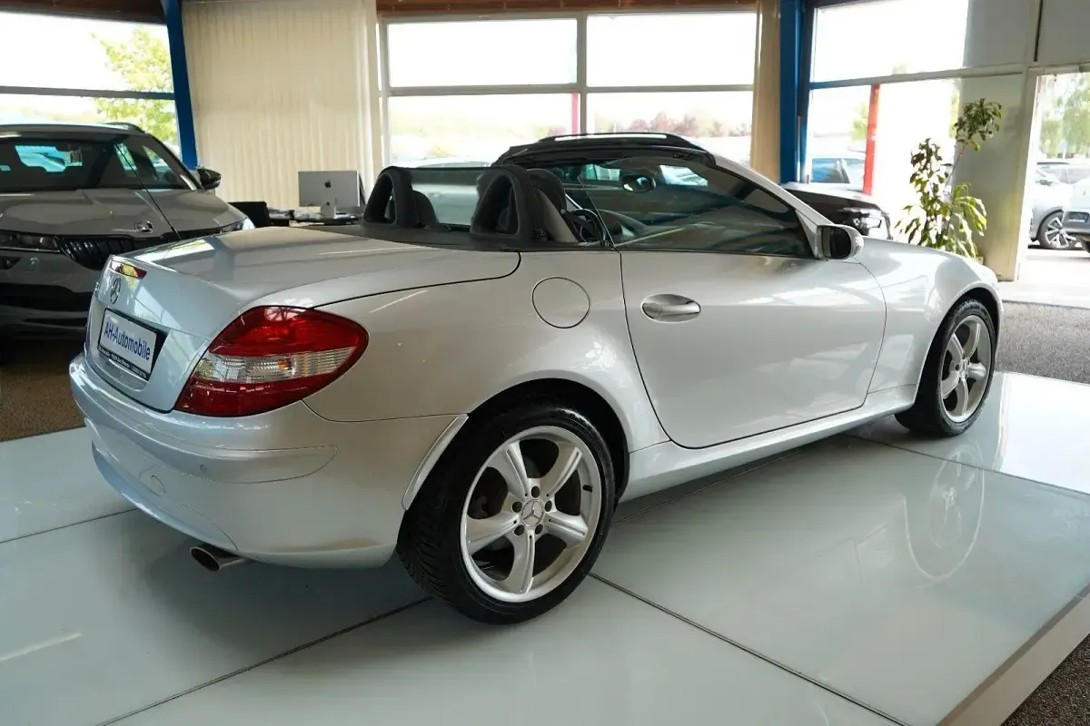 Gebraucht Mercedes SLK280 231 PS (169 kW) 2007 Silber Cabrio