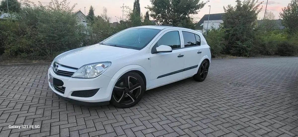 Gebraucht Opel Astra 81 PS (59 kW) 2009 Weiß Kleinwagen