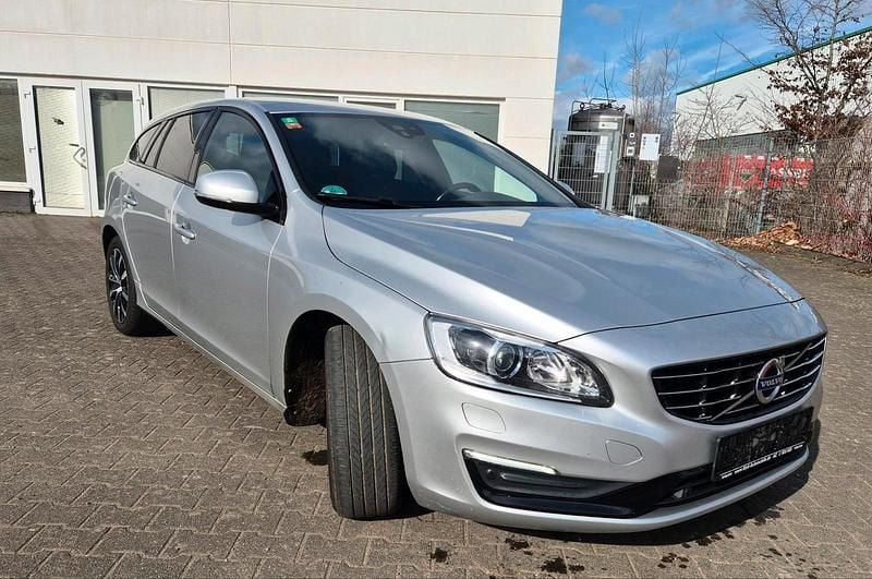 Gebraucht Volvo V60 190 PS (139 kW) 2018 Silber Kombi