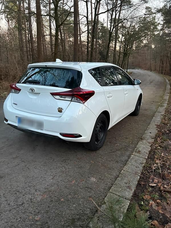 Gebraucht Toyota Auris 99 PS (72 kW) 2018 Weiß Kleinwagen