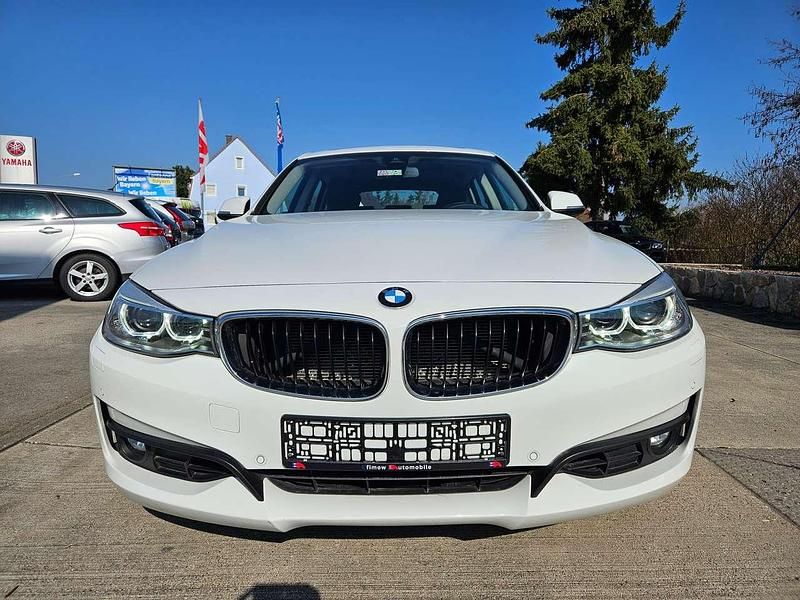 Gebraucht BMW 330 Advantage 258 PS (189 kW) 2016 Alpinweiss iii Limousine