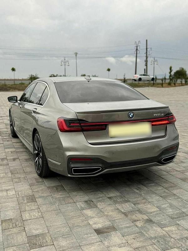 Gebraucht BMW 745e Comfort Edition 394 PS (289 kW) 2022 Grau Limousine