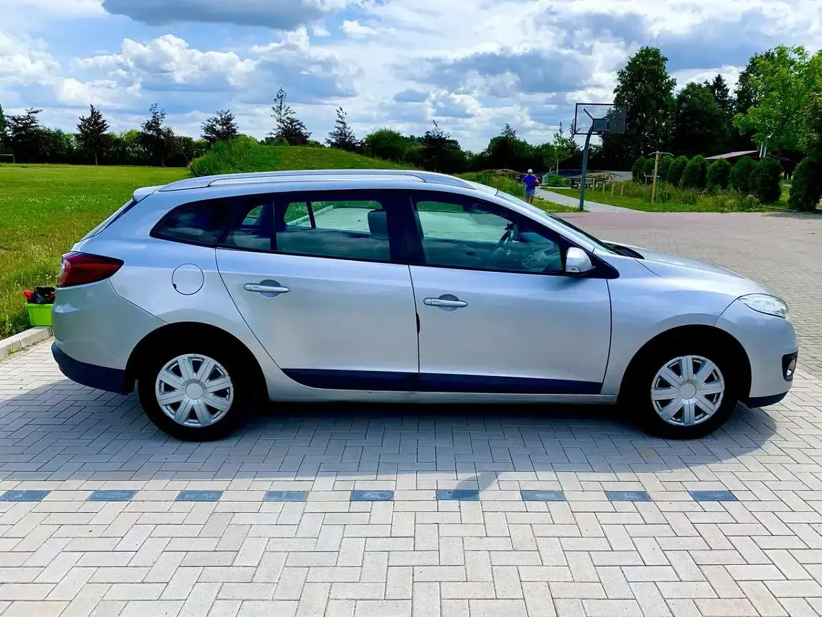 Gebraucht Renault Mégane GrandTour Initiale Paris 110 PS (80 kW) 2013 Silber Kombi