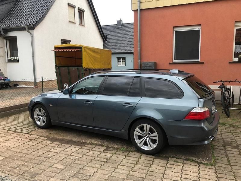 Blau Gebraucht 2008 BMW 523 Kombi | 4.600 € (Fairer Preis) - Bild 1/4