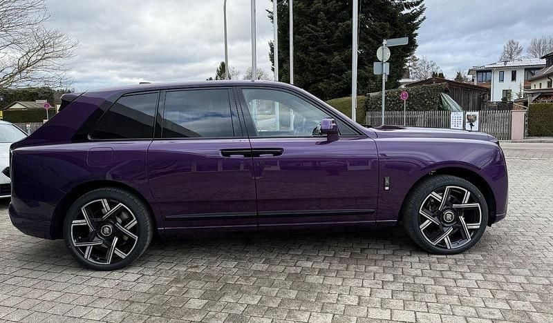 Neu Rolls Royce Cullinan 600 PS (441 kW) 2026 Violett SUV