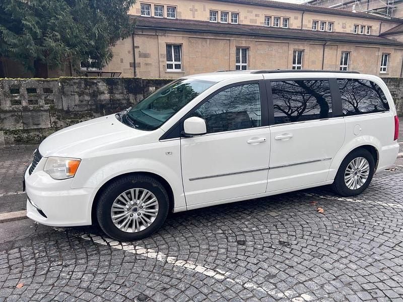 Gebraucht Lancia Voyager Gold 163 PS (119 kW) 2012 Weiß Van / Kleinbus