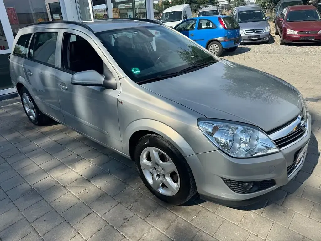 Gebraucht Opel Astra Edition 116 PS (85 kW) 2007 Grau Limousine