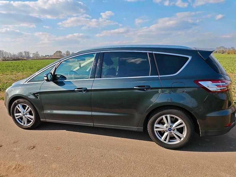 Gebraucht Ford S-MAX Titanium 241 PS (177 kW) 2016 Grün Van / Kleinbus