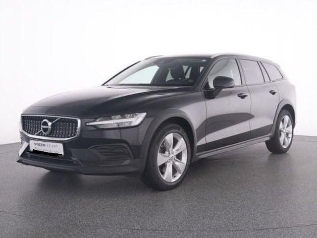 Onyx black (schwarz) Gebraucht 2022 Volvo V60 CC Kombi | 34.460 € (Fairer Preis) - Bild 1/4