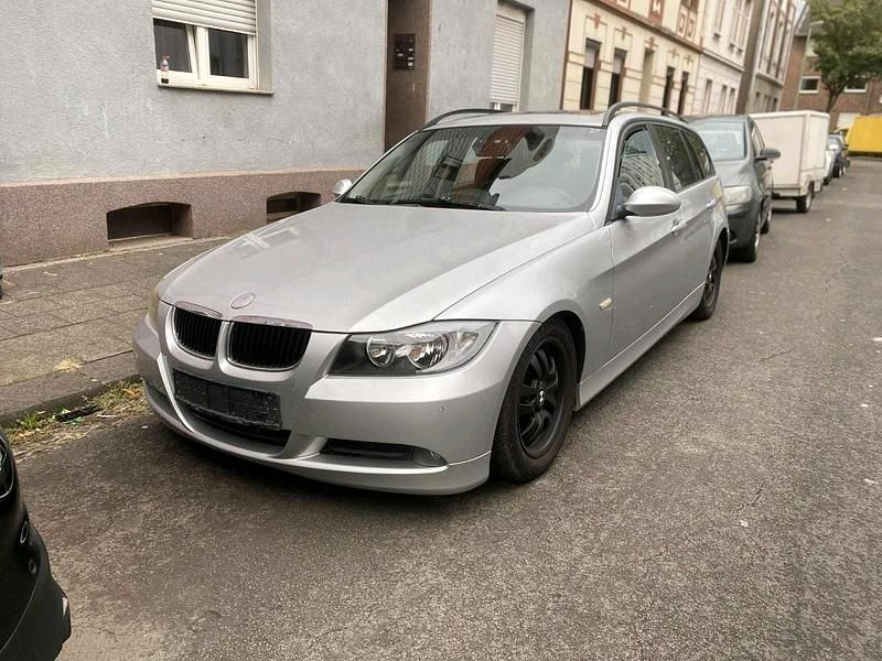 Grau Gebraucht 2007 BMW 320 Kombi | 1.850 € (Superpreis) - Bild 1/4