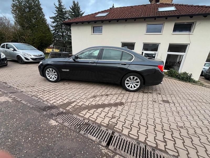Gebraucht BMW 730 248 PS (182 kW) 2009 Grau Limousine