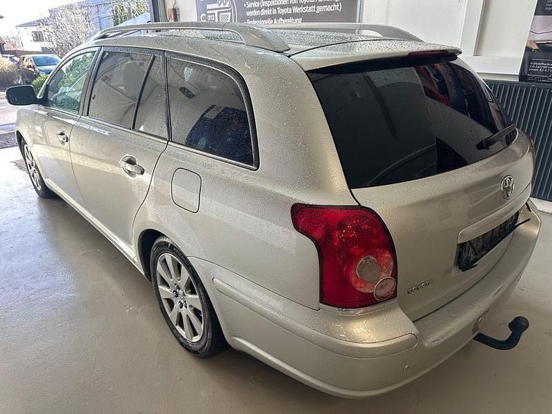 Gebraucht Toyota Avensis Team 129 PS (94 kW) 2008 Silber Kombi