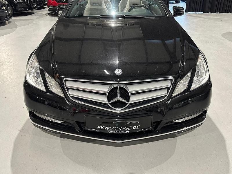 Gebraucht Mercedes E200 Avantgarde 184 PS (135 kW) 2011 Schwarz Cabrio
