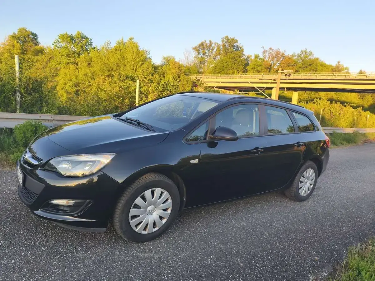 Gebraucht Opel Astra Edition 110 PS (80 kW) 2016 Kombi