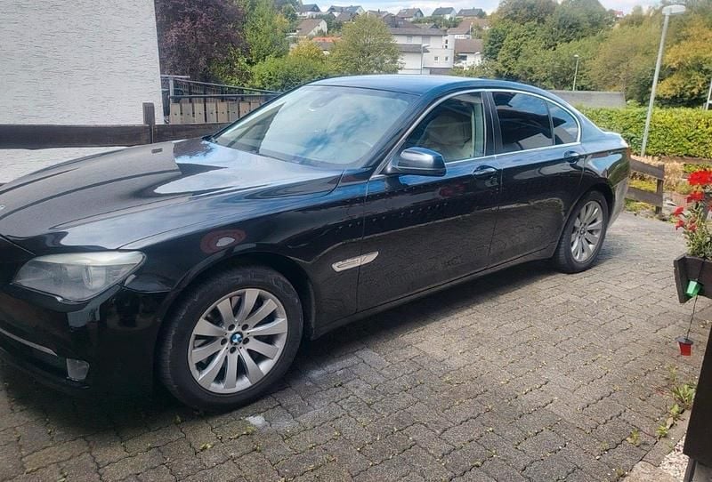 Schwarz Gebraucht 2013 BMW 730 Limousine | 12.999 € (Guter Preis) - Bild 1/4