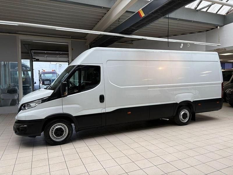 Gebraucht Iveco Daily 155 PS (114 kW) 2023 Weiß Van / Kleinbus