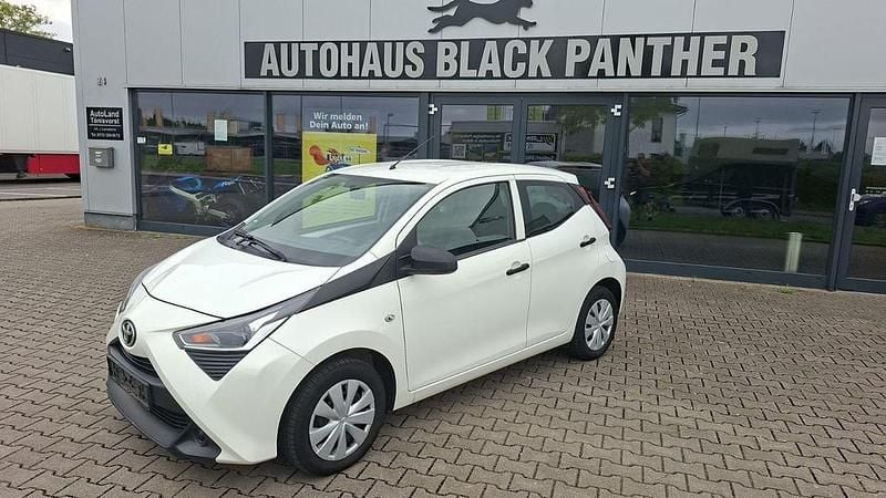 Solid white Gebraucht 2021 Toyota Aygo Kleinwagen | 8.950 € (Guter Preis) - Bild 1/4