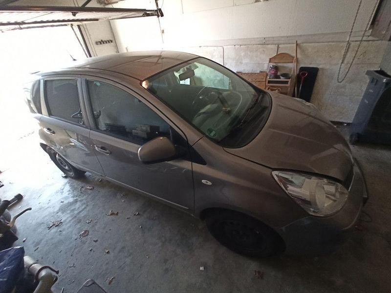 Gebraucht Nissan Note Acenta 88 PS (64 kW) 2010 Silber Kleinwagen