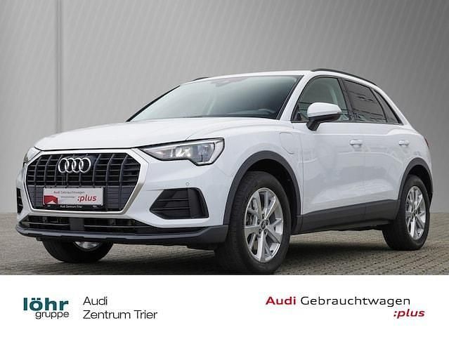 Gletscherweiß metallic Gebraucht 2021 Audi Q3 Ambiente SUV | 27.480 € (Fairer Preis) - Bild 1/4