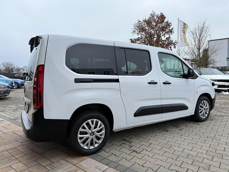 Neu Fiat Doblò 131 PS (96 kW) 2025 Weiß Van / Kleinbus