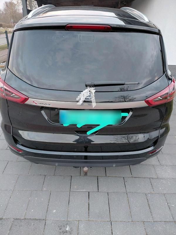 Gebraucht Ford S-MAX Titanium 150 PS (110 kW) 2017 Schwarz Van / Kleinbus