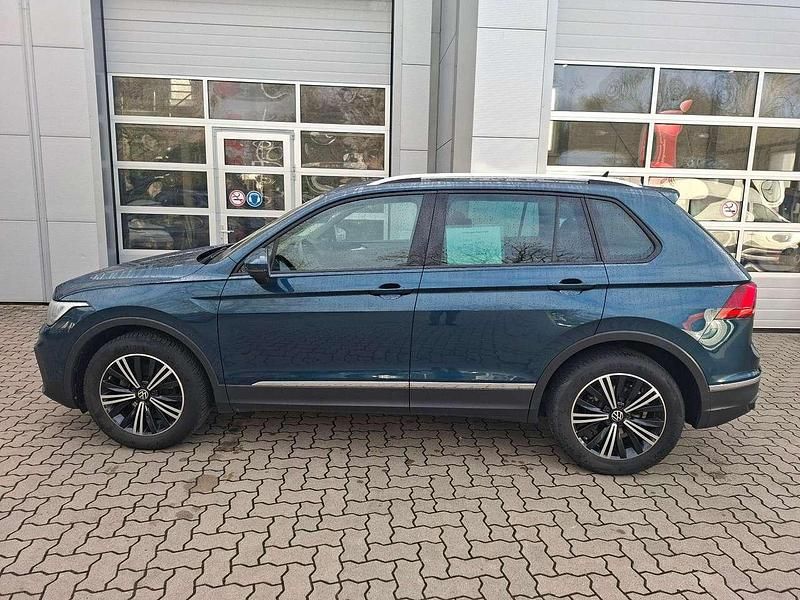 Gebraucht VW Tiguan Active 150 PS (110 kW) 2023 Nightshade blue metallic SUV
